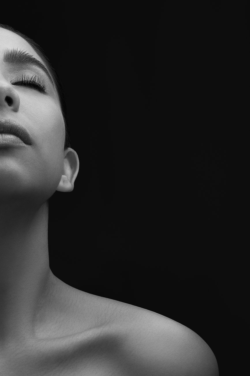 Retrato editorial de belleza femenina